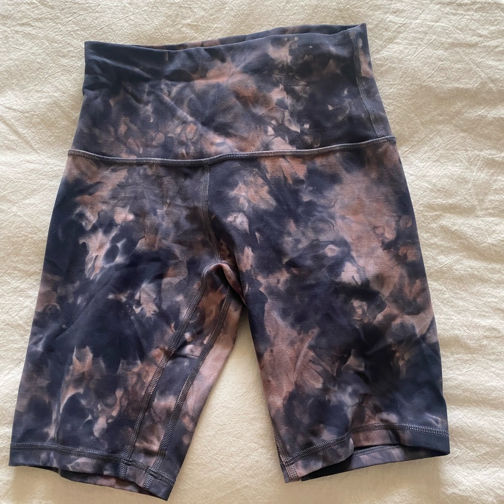 Lulu lemon align size 4 biker shorts